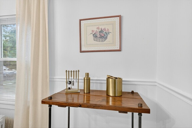 Building Photo - 1389 Mt Pleasant Rd