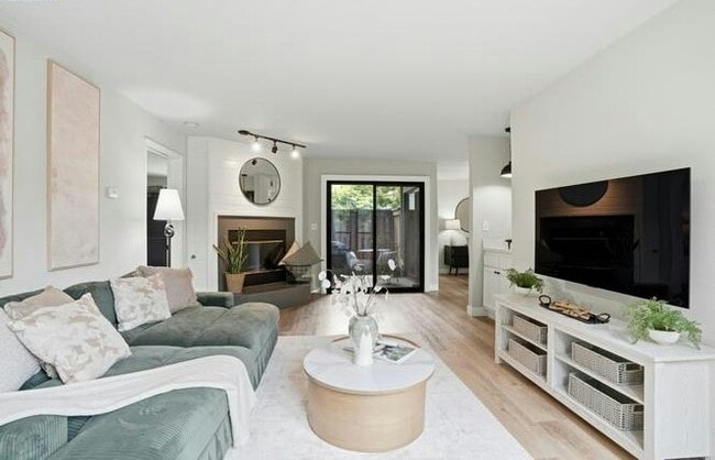 Building Photo - 1680 San Miguel Dr
