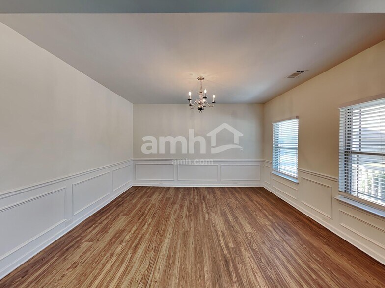 Building Photo - 402 Cleburne Pl