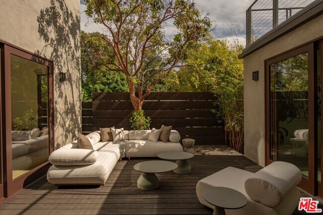 Building Photo - 3218 Maplewood Ave