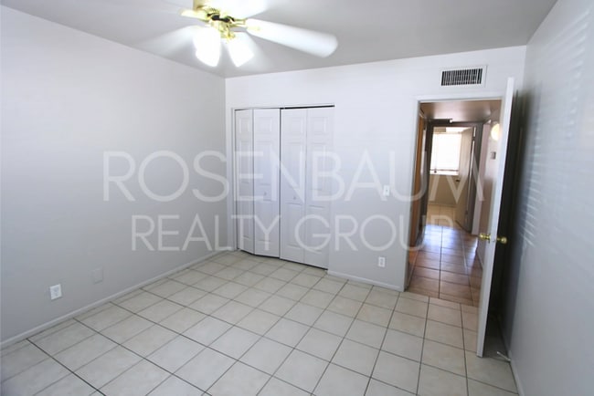 Building Photo - Charming & cozy 2-bedrooms, 1-bath triplex...