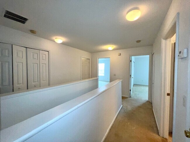 Building Photo - Remodeled Kitchen!! Wonderful Avalon Park-...