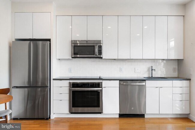 Building Photo - 435 R St NW