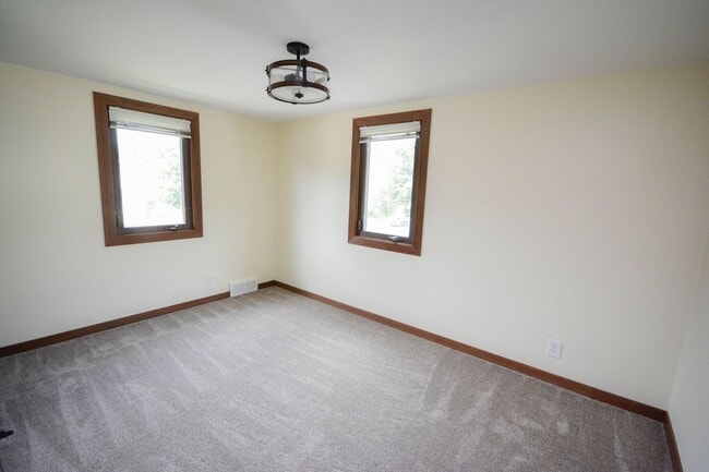 Building Photo - Beautiful 2-story home in Slatterly Park neighborhood!