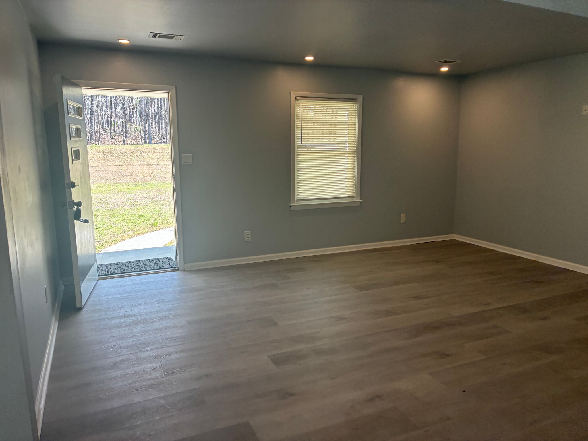 Building Photo - Room in Duplex on Union Rd SW