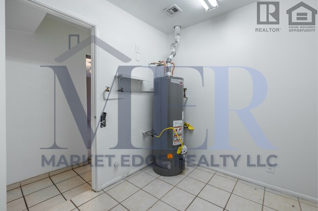 Building Photo - 5Bed/2Bath Home at 35th Ave/Cactus! Ready for Immediate Move-In! -- NO HOA!