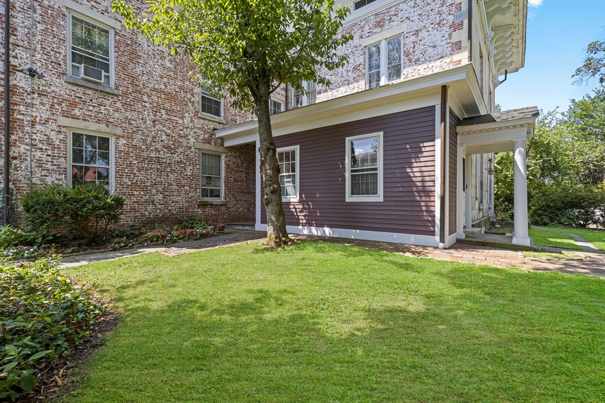 Primary Photo - 7 Lincoln Pl