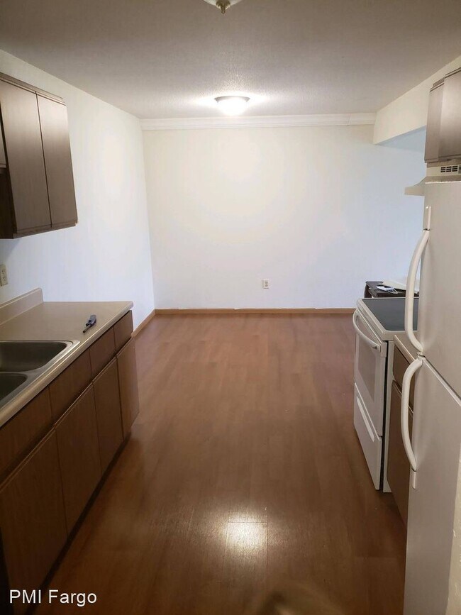 Building Photo - 206 Garfield St SE