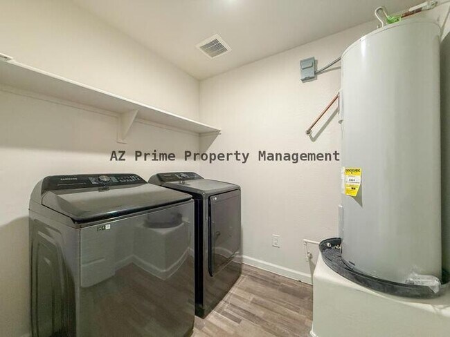 Building Photo - 1209 W Seagoe Ave