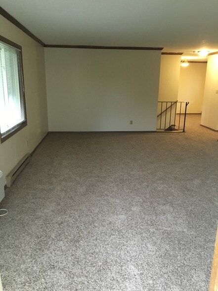 Building Photo - 4670 S Woodland Dr