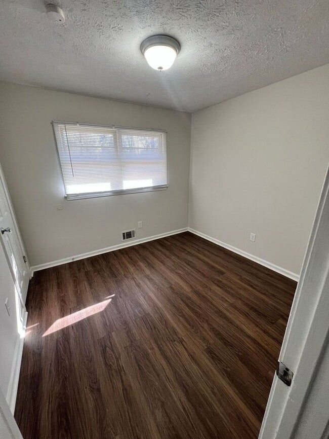 Building Photo - Available now!!! 3 bedroom 2 bath in Lilburn