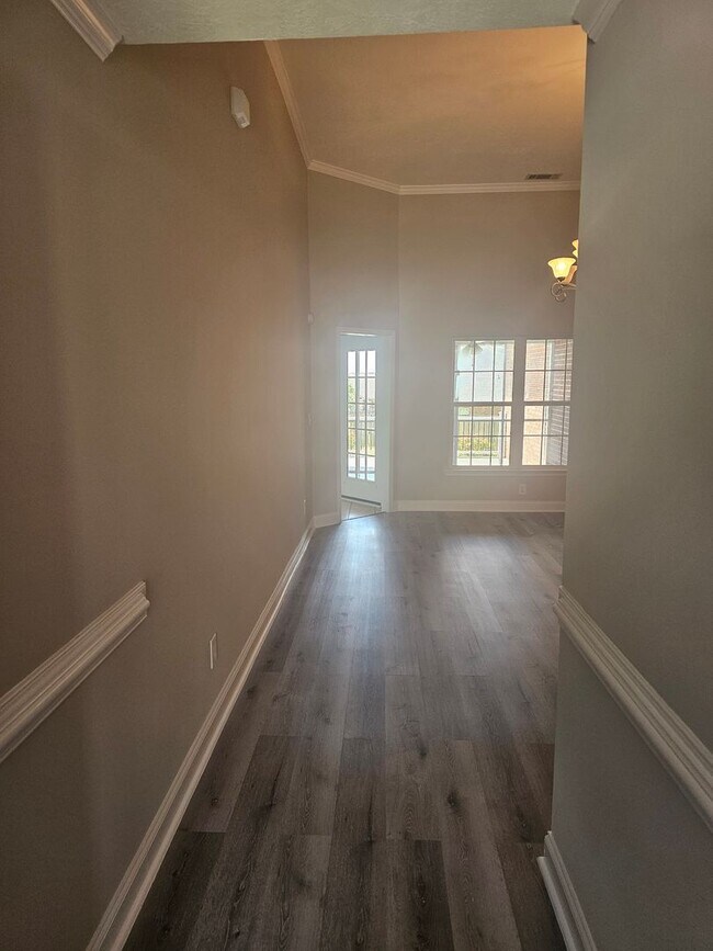 Building Photo - 4 Bedroom Brick Ranch