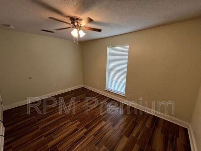 Building Photo - 1944 W Marsden Pl