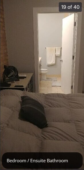 Building Photo - 3133 N Lakewood Ave