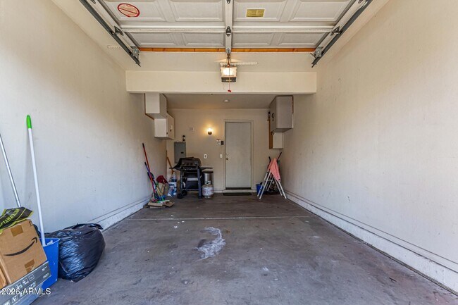 Building Photo - 1633 E Lakeside Dr