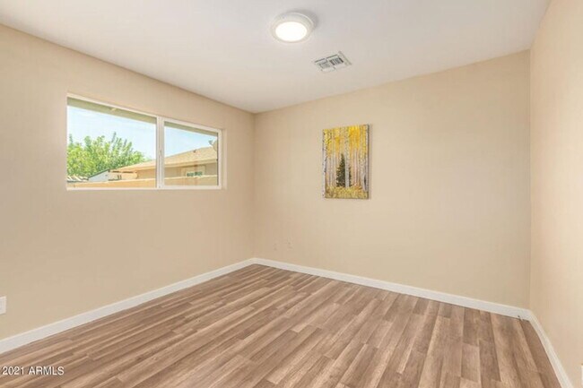 Building Photo - 7361 W Shangri La Rd