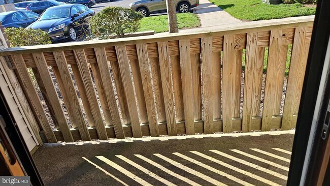 Building Photo - 909 Ravens Crest Dr