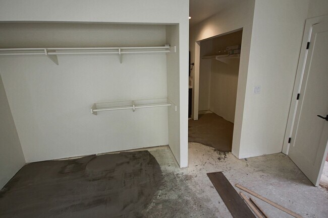 Building Photo - Completely Remodeled 3br Townhome in UTC