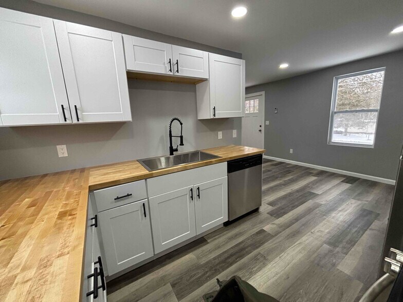 Building Photo - 3685 E Brutus St