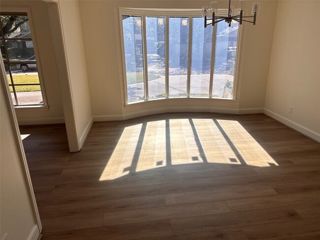 Building Photo - 4726 Ivanhoe St