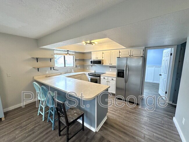 Building Photo - 460 S Main St