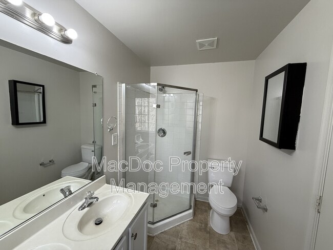 Building Photo - 4249 Normandy Ct