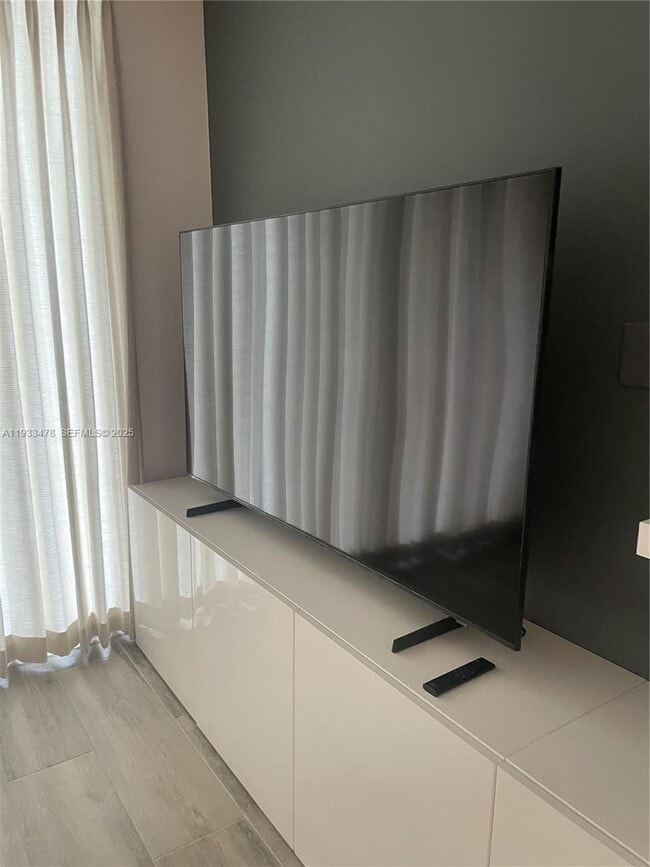 Building Photo - 2030 S Ocean Dr