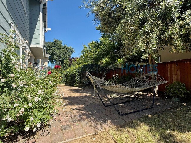 Building Photo - Rare 5BD Corner Lot Home in Hamilton Southgate — Soaring Ceilings & Hardwood Floors - FOUNDATION