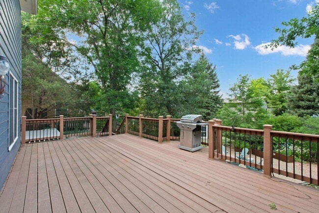 Building Photo - Rare Find in Kensington South – Park Views...