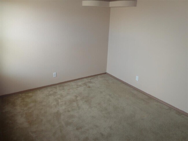 Building Photo - Impeccable Two Story Eastside Home With Re...