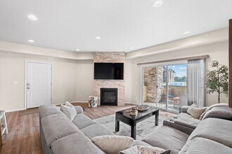Building Photo - Easy Living with Modern Touches in a Prime...