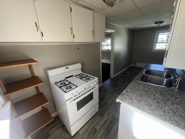 Building Photo - 4725 Lake Ave