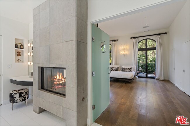 Building Photo - 2328 San Ysidro Dr