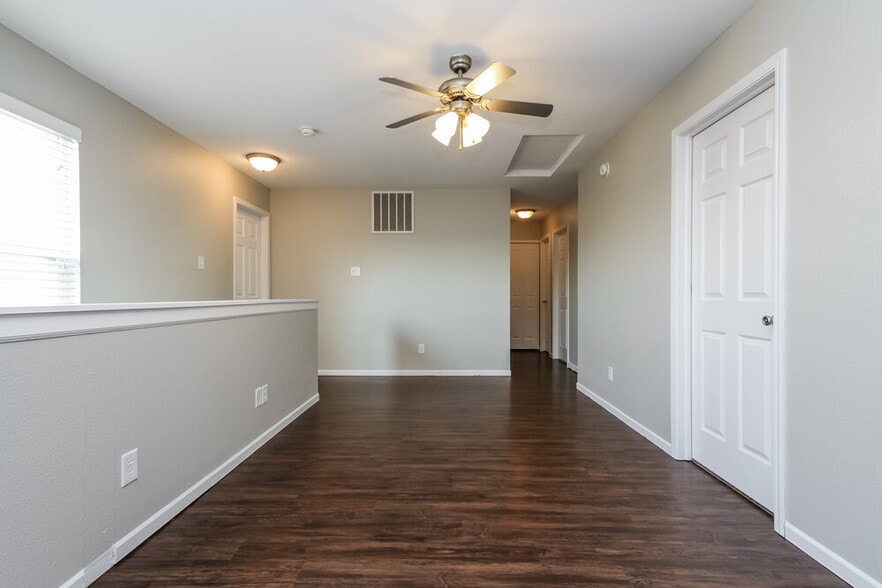 Building Photo - 1410 Dowell St