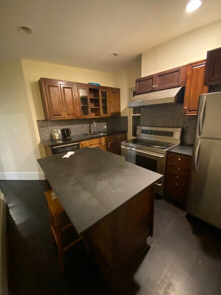 Building Photo - 9 Chilcott Pl