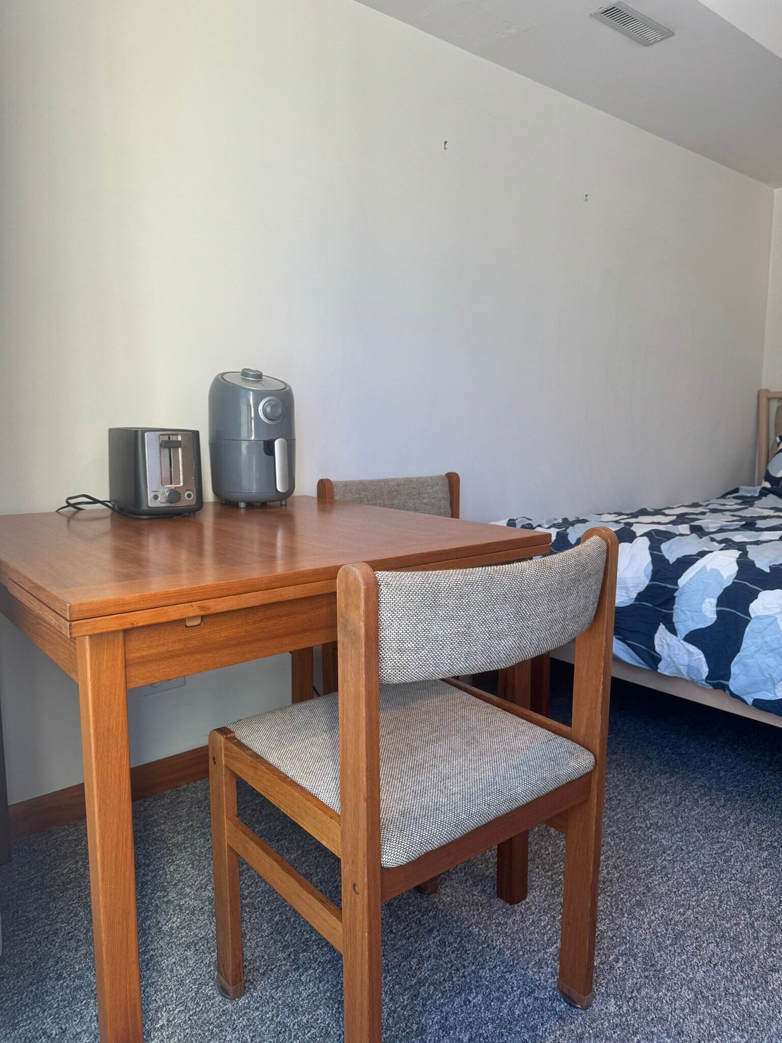 Building Photo - 7S485 Lynn Dr