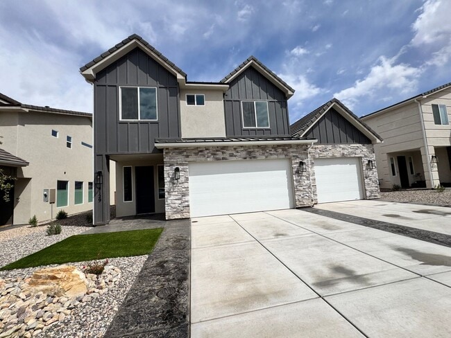 Building Photo - Brand new S&S Home