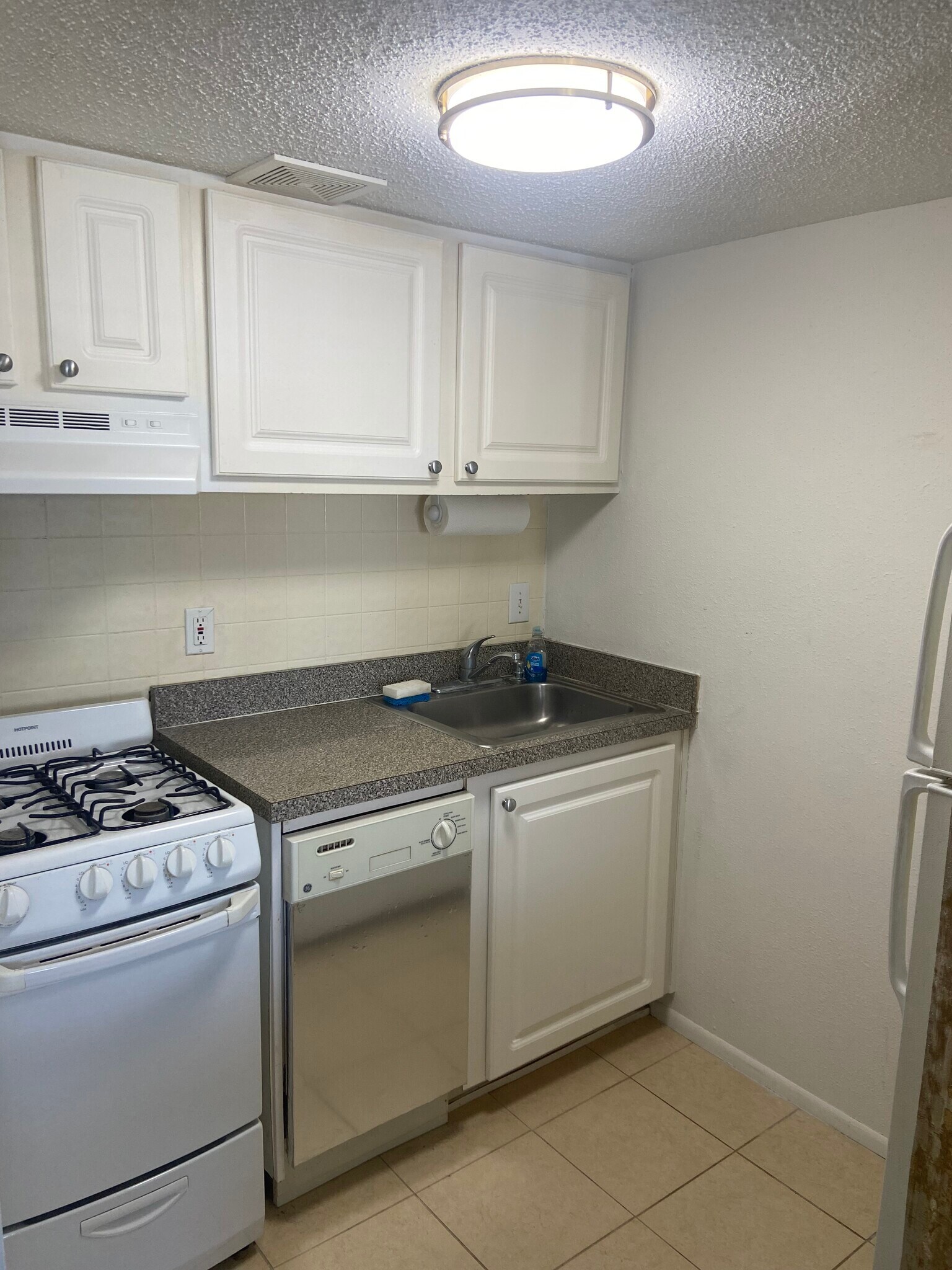 Building Photo - 125 Water Front Way