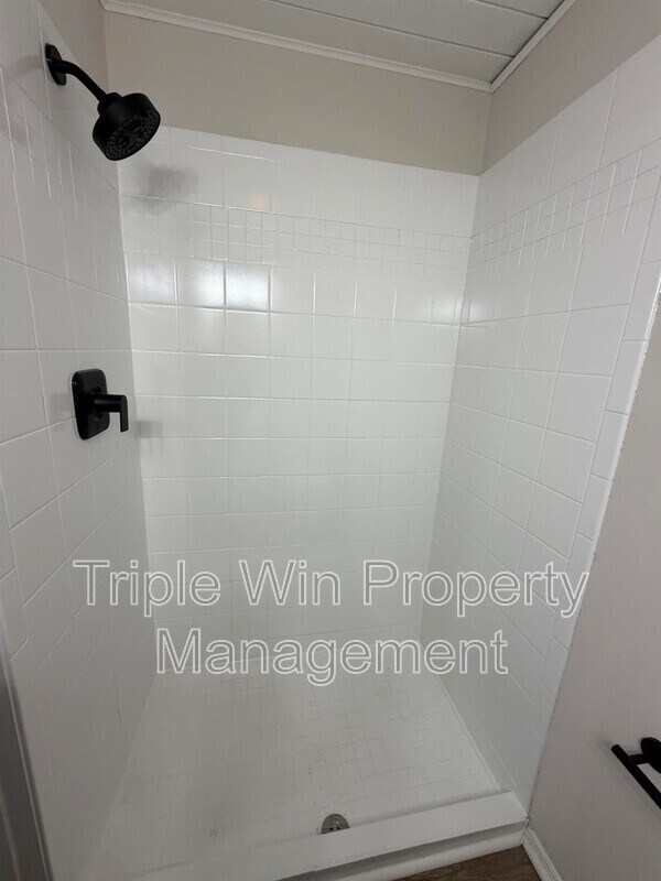 Building Photo - 404 Fee Fee Hills Dr