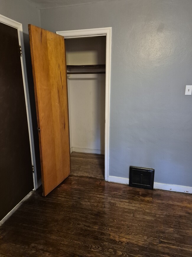 Building Photo - 8835 Murvale Dr