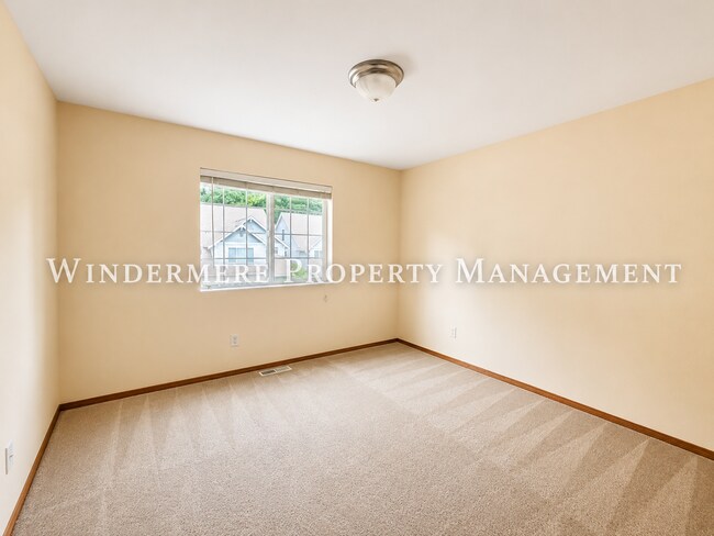 Building Photo - 3005 NE Yale Way