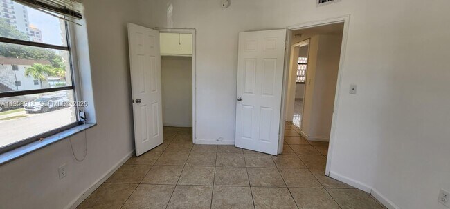 Building Photo - 3670 SW 10th St