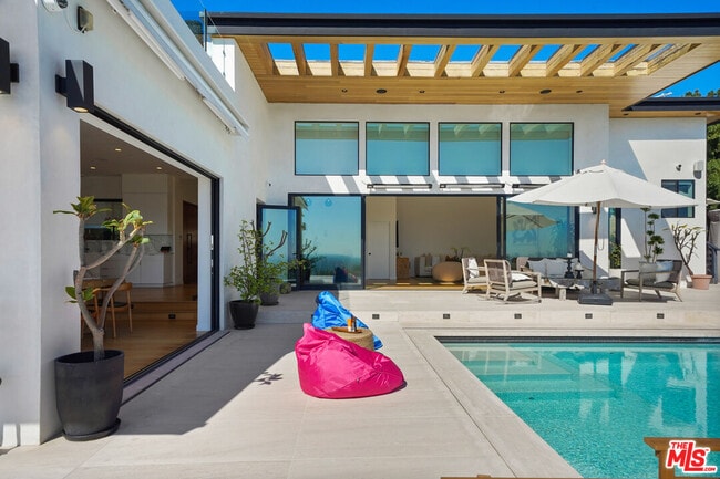 Building Photo - 8242 Hillside Ave