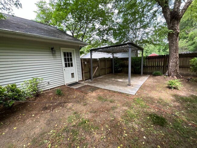 Building Photo - Now Available to View! Immaculate 2 bed, 2 bath, Fireplace, Garage, Granite and More!!