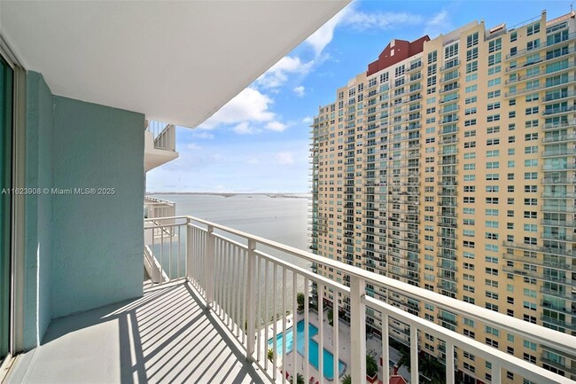 Building Photo - 1111 Brickell Bay Dr