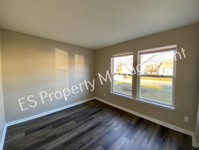 Building Photo - Stunning 3 Bedroom 2 Bath Home in Franklin Township!
