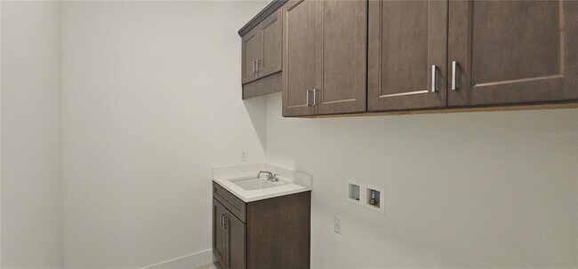 Building Photo - 2625 Waterfront Cir
