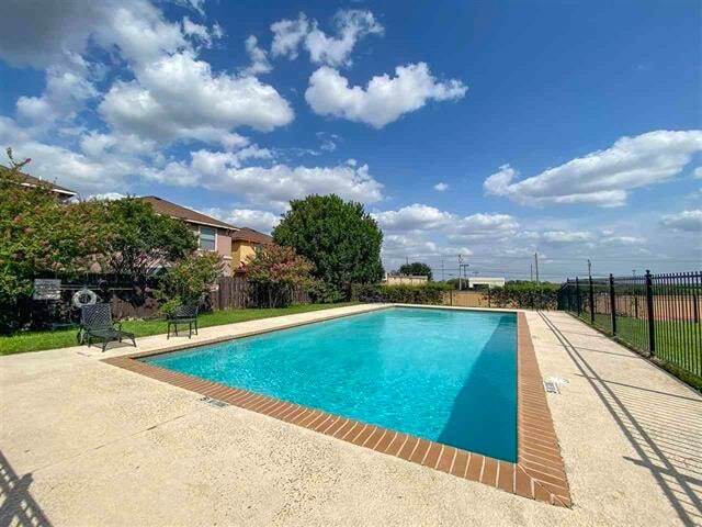 Building Photo - 9813 Sandhill Dr