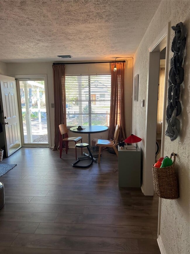 Building Photo - 5112 Martin Ave