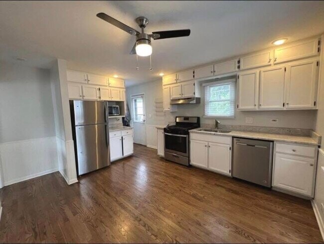 Building Photo - 324 Hiawatha Dr